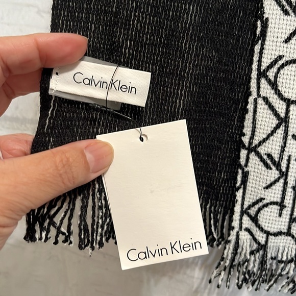 NWT Calvin Klein Reversible Scarf Black and White - Picture 5 of 12